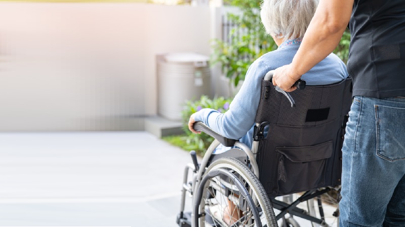 151_caregiver 800 x 450