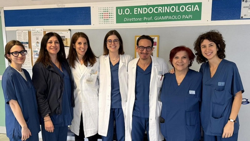 27_il Prof. Papi con lo staff Endocrinologia Ausl 800 x 450