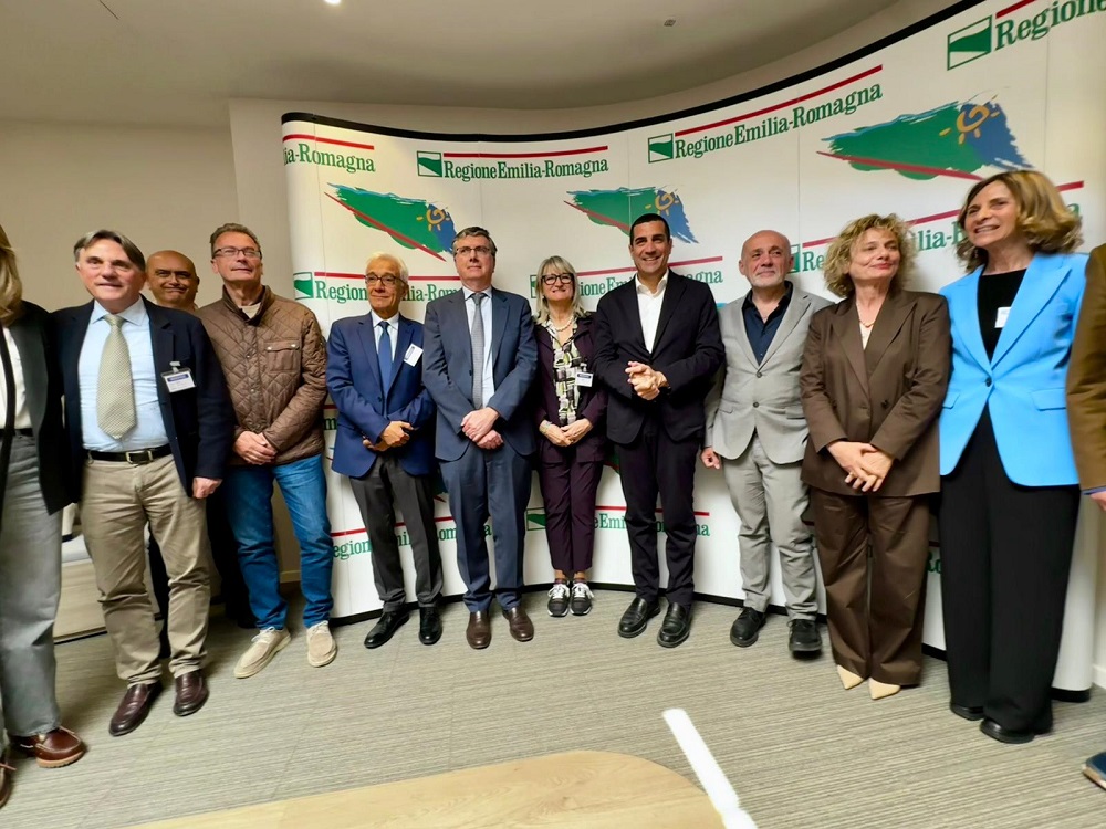 Foto di gruppo conf. stampa ricerca sanitaria 1000