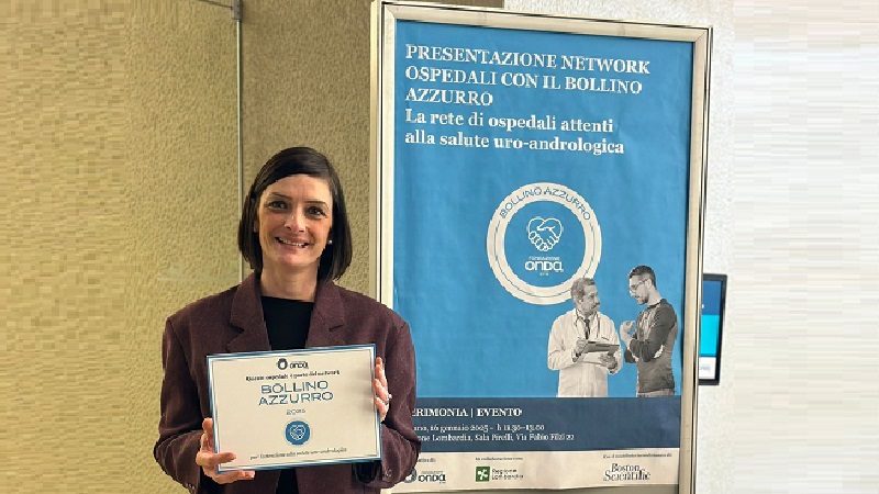 La dottoressa Ciancia con il riconoscimento ritirato stamattina 800 x 450