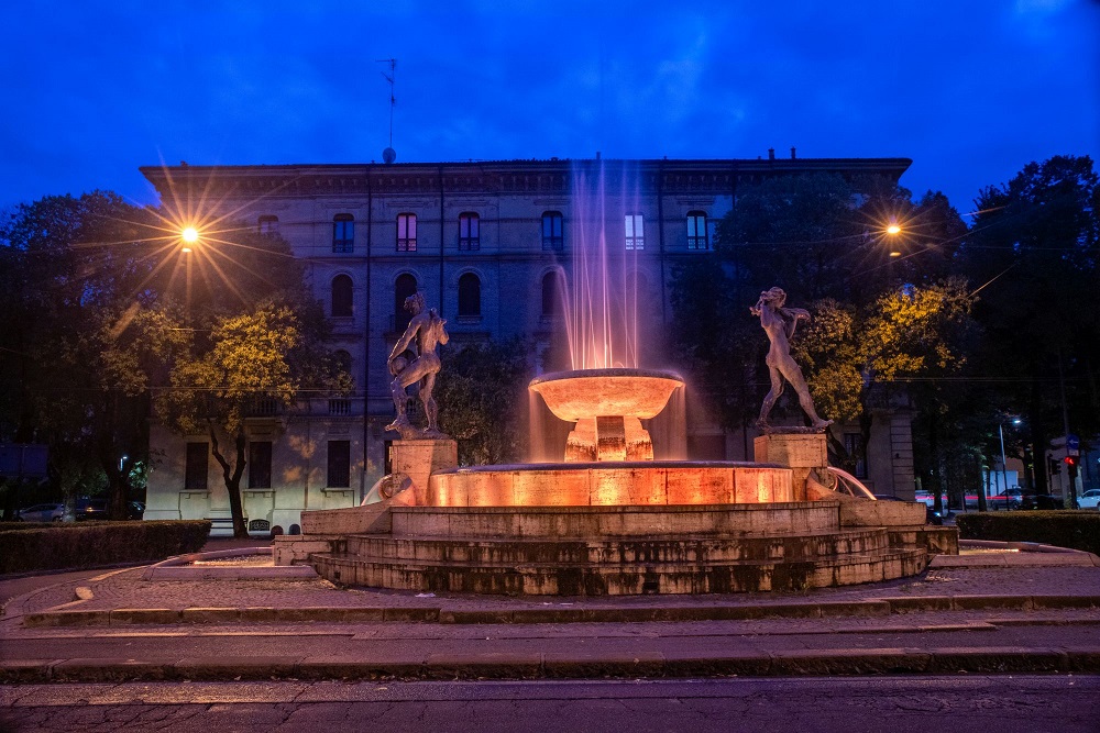 Lilluminazione messa in atto in Largo Garibaldi a Modena in una delle passate edizioni 1000