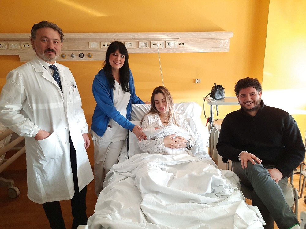 ginevra con papa cristian e mamma debora al policlinico 1000