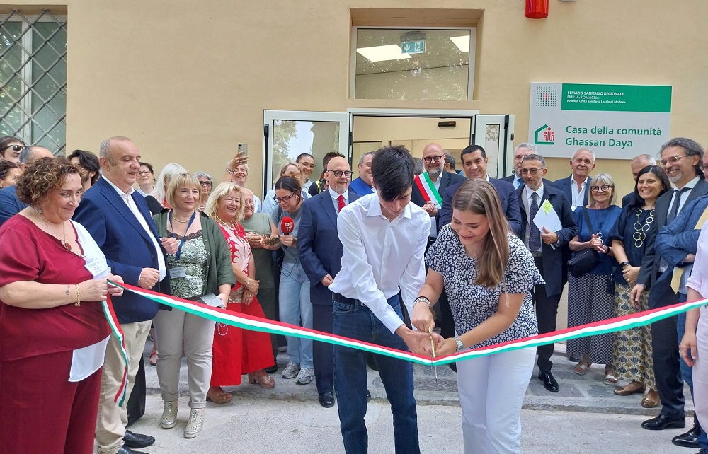 taglio del nastro con i nipoti di Ghassan Daya 1000